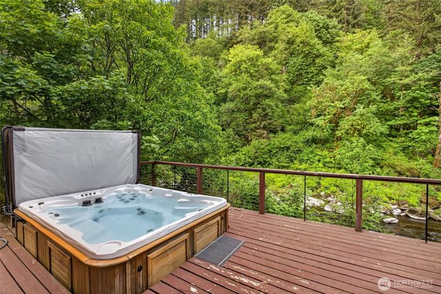 282 River Glen Road, Washougal, WA 98671