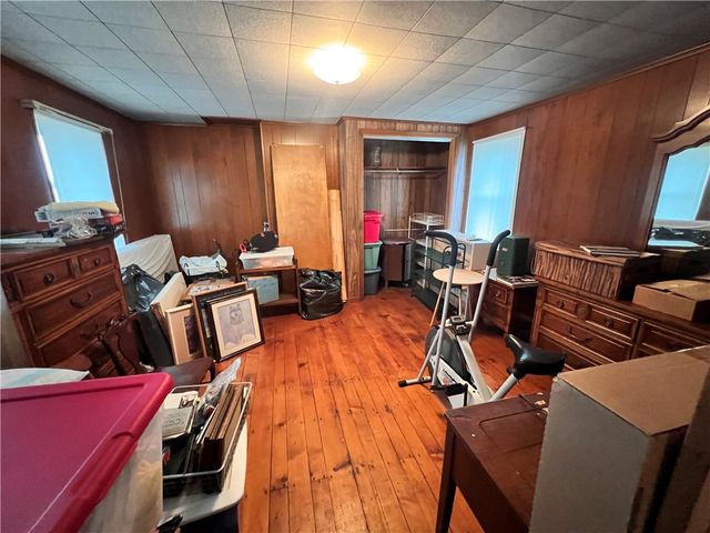 24 N Mill St, New Salem, PA 15468