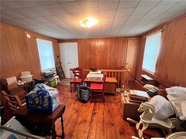 24 N Mill St, New Salem, PA 15468