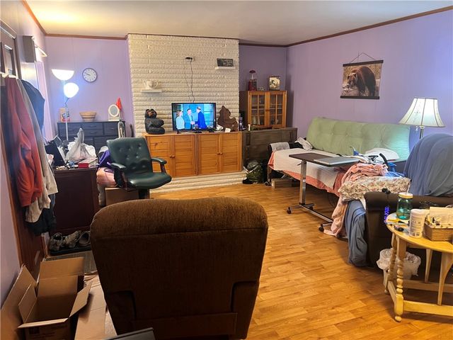 24 N Mill St, New Salem, PA 15468