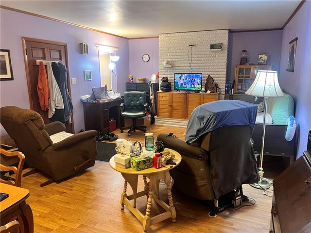 24 N Mill St, New Salem, PA 15468