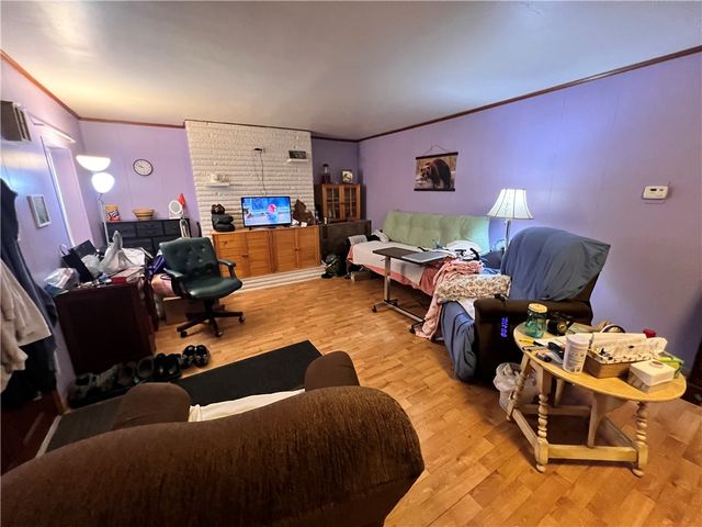 24 N Mill St, New Salem, PA 15468