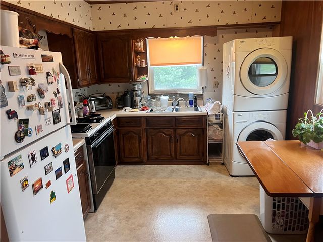 24 N Mill St, New Salem, PA 15468