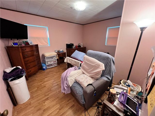 24 N Mill St, New Salem, PA 15468