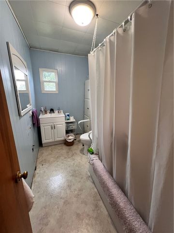 24 N Mill St, New Salem, PA 15468