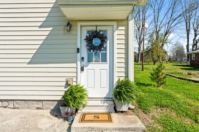 525 Sharp Springs Rd, Winchester, TN 37398