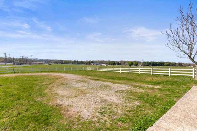525 Sharp Springs Rd, Winchester, TN 37398