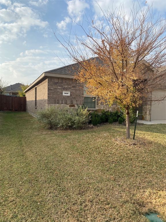 968 Glover Drive, Aubrey, TX 76227