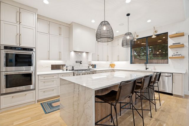 9885 Mixon Drive, Dallas, TX 75220