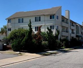 304 28th St Unit 202, Virginia Beach, VA 23451