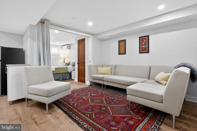 32 FARRAGUT PL NW, Washington, DC 20011