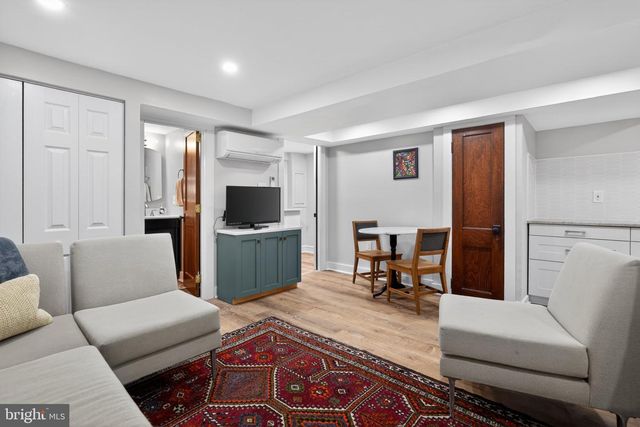 32 FARRAGUT PL NW, Washington, DC 20011