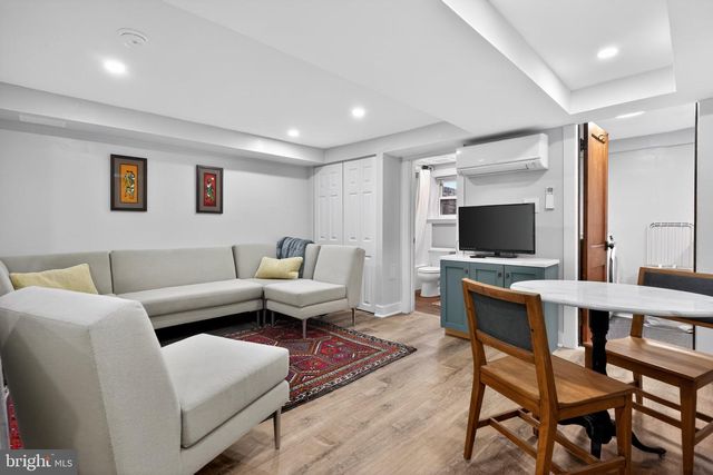 32 FARRAGUT PL NW, Washington, DC 20011