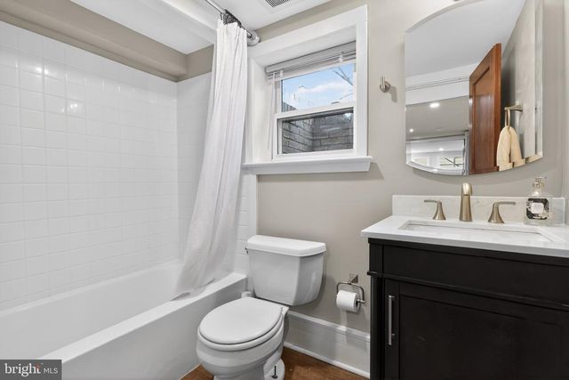 32 FARRAGUT PL NW, Washington, DC 20011