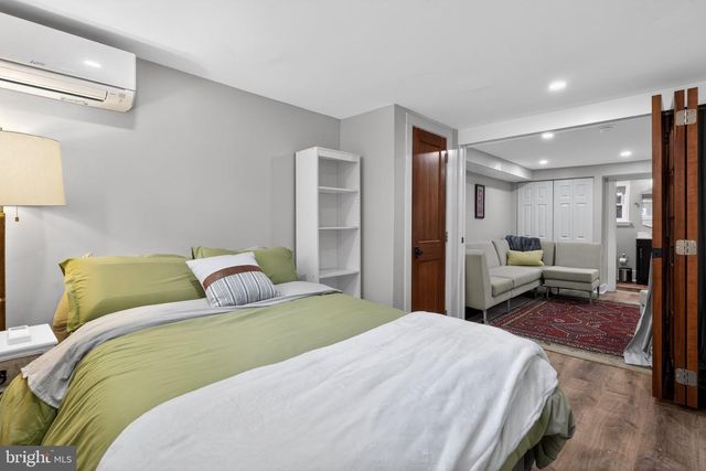 32 FARRAGUT PL NW, Washington, DC 20011