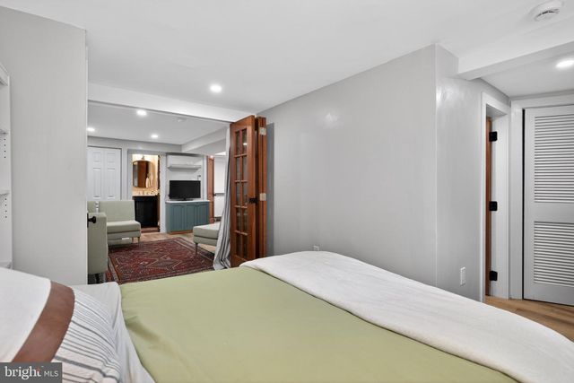 32 FARRAGUT PL NW, Washington, DC 20011