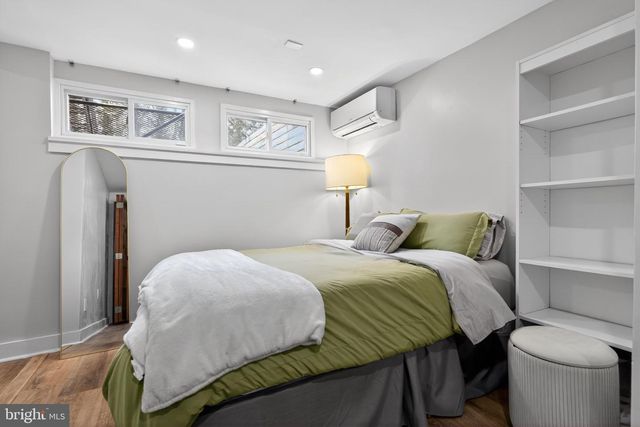 32 FARRAGUT PL NW, Washington, DC 20011