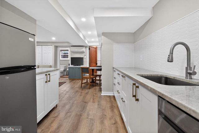 32 FARRAGUT PL NW, Washington, DC 20011