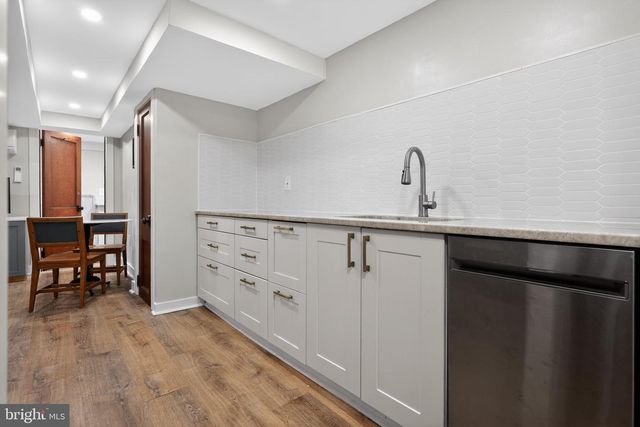 32 FARRAGUT PL NW, Washington, DC 20011