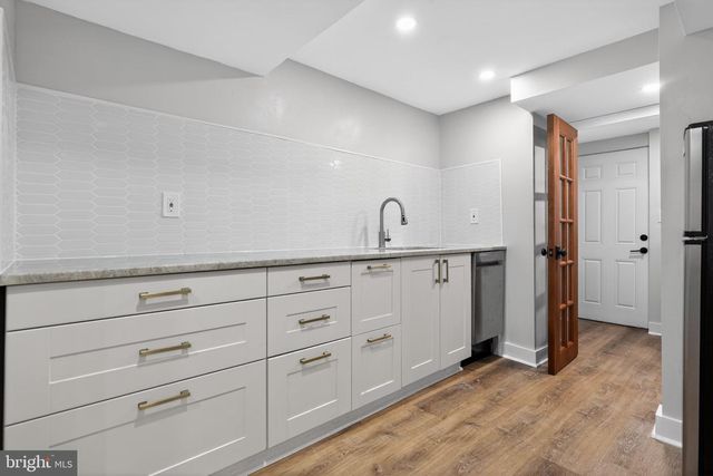 32 FARRAGUT PL NW, Washington, DC 20011