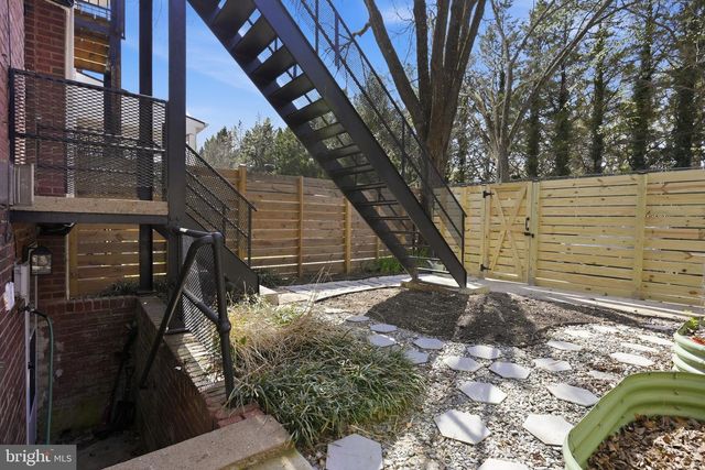 32 FARRAGUT PL NW, Washington, DC 20011