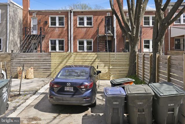 32 FARRAGUT PL NW, Washington, DC 20011