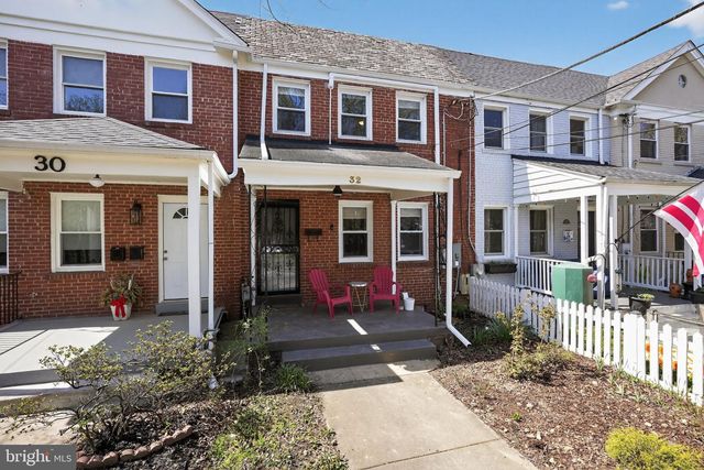 32 FARRAGUT PL NW, Washington, DC 20011