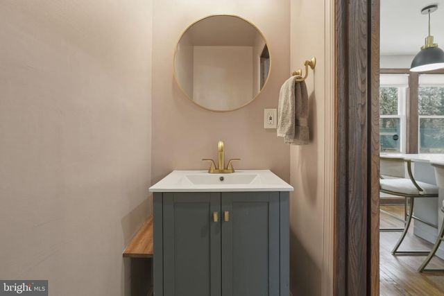 32 FARRAGUT PL NW, Washington, DC 20011