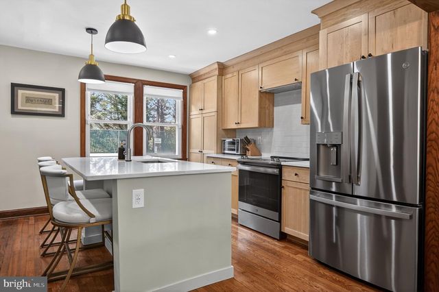 32 FARRAGUT PL NW, Washington, DC 20011