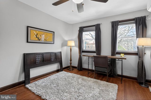 32 FARRAGUT PL NW, Washington, DC 20011