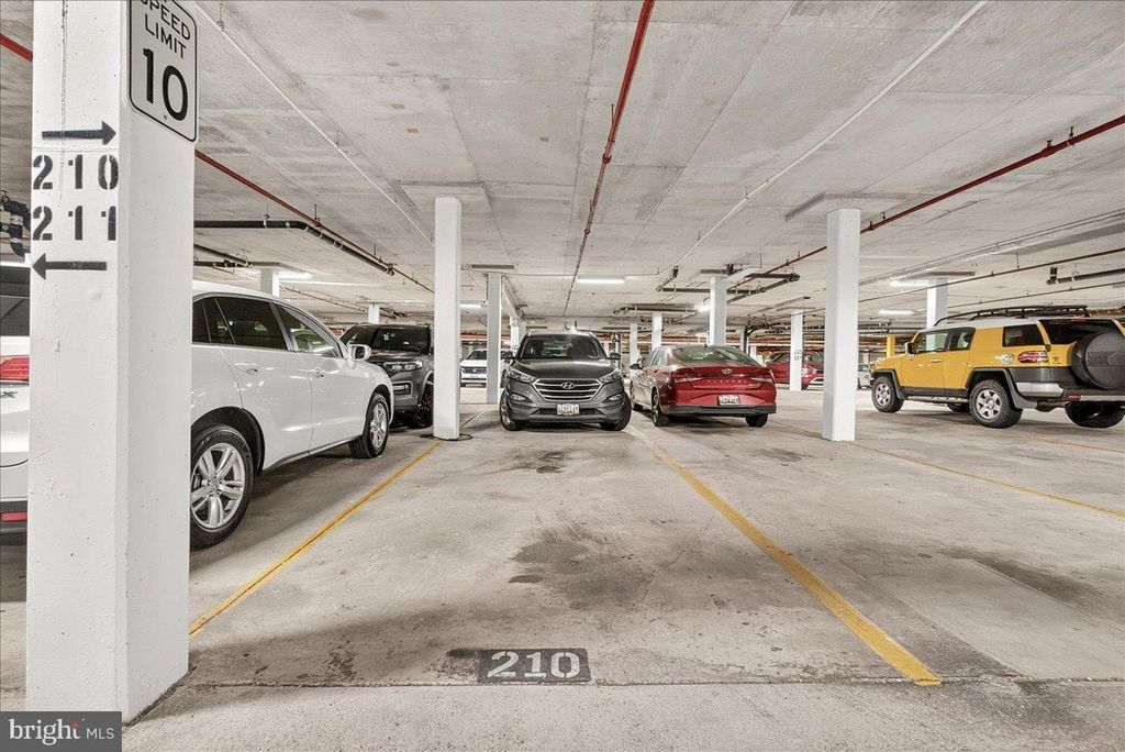 118 MONROE ST #1208, Rockville, MD 20850