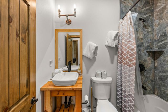 855 Conklin Road, Big Bear, CA 92315