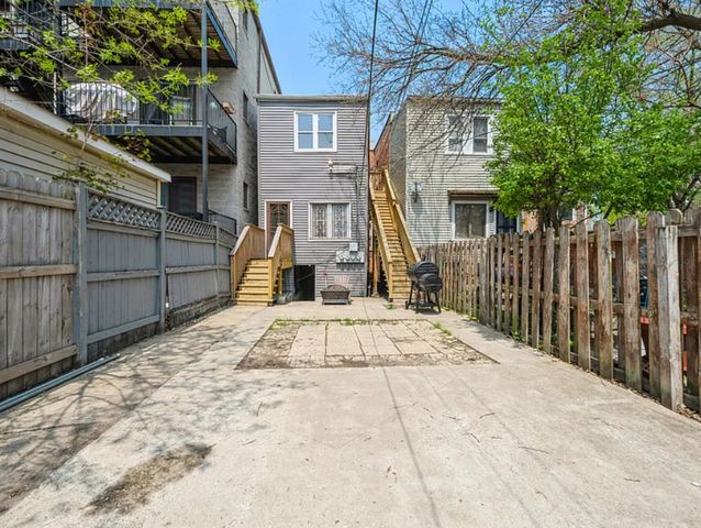 425 E 41st Street 2, Chicago, IL 60653
