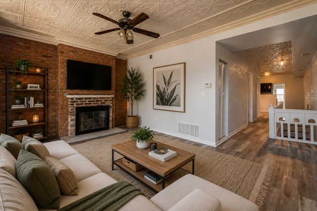 425 E 41st Street 2, Chicago, IL 60653