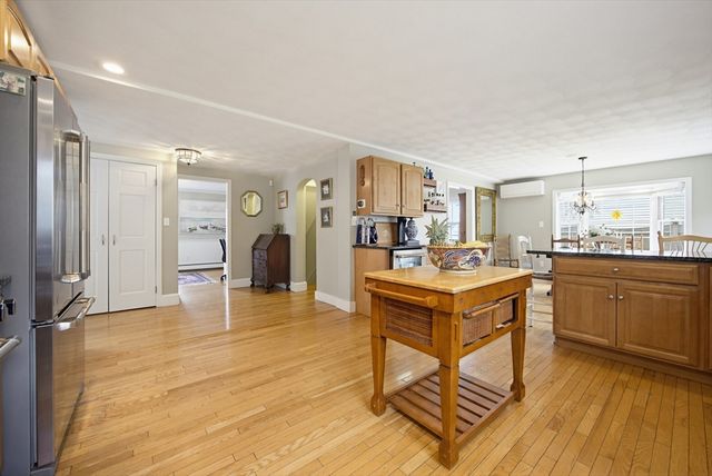 2 Sunset Rd, Salem, MA 01970