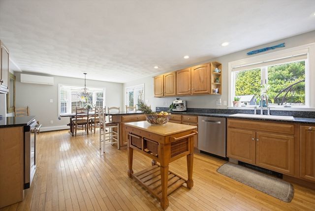 2 Sunset Rd, Salem, MA 01970