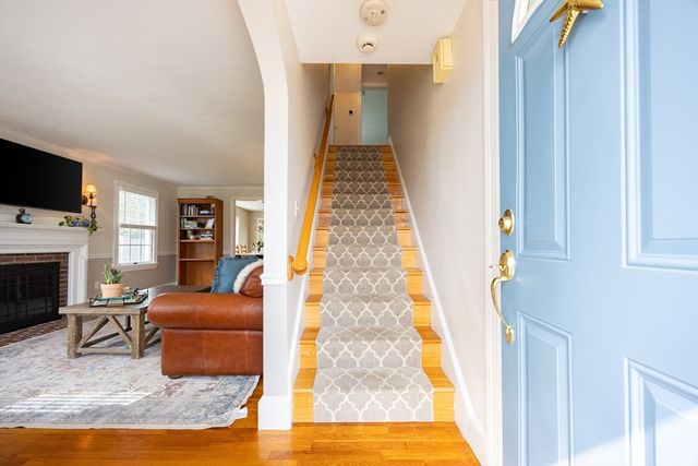 2 Sunset Rd, Salem, MA 01970