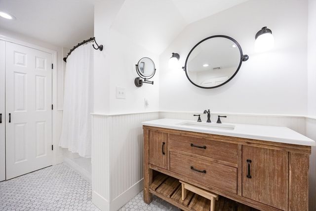 2 Sunset Rd, Salem, MA 01970