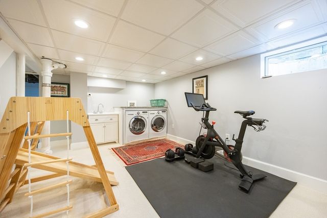 2 Sunset Rd, Salem, MA 01970