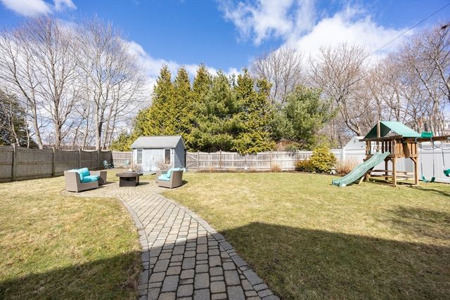 2 Sunset Rd, Salem, MA 01970