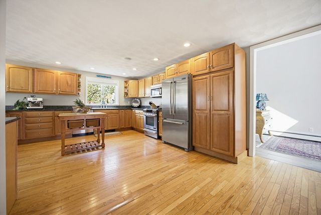 2 Sunset Rd, Salem, MA 01970