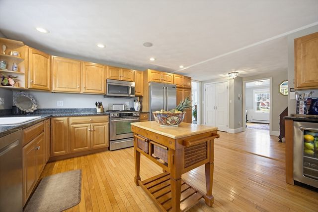 2 Sunset Rd, Salem, MA 01970