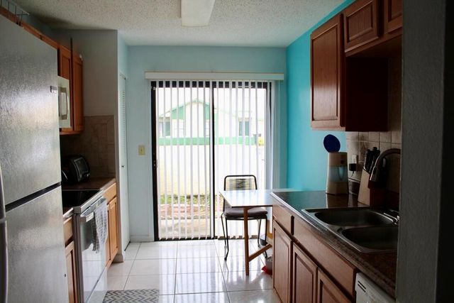 566 SW Sara Boulevard, Port St. Lucie, FL 34953