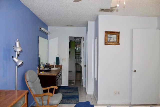 566 SW Sara Boulevard, Port St. Lucie, FL 34953