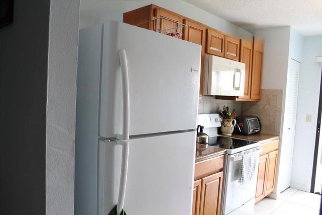 566 SW Sara Boulevard, Port St. Lucie, FL 34953