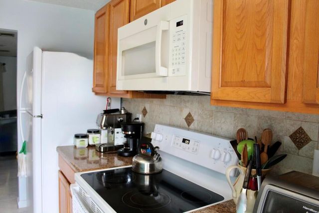 566 SW Sara Boulevard, Port St. Lucie, FL 34953