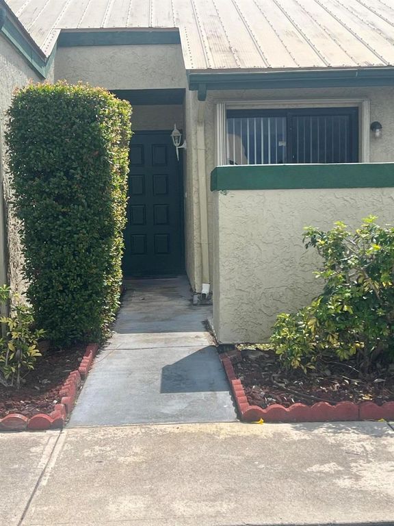 566 SW Sara Boulevard, Port St. Lucie, FL 34953