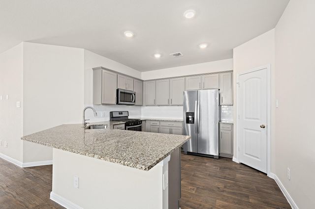 142 Solitude DR, San Marcos, TX 78666