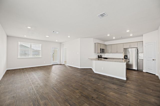 142 Solitude DR, San Marcos, TX 78666