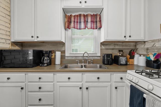 1332 W Highland Boulevard, Battle Creek, MI 49015